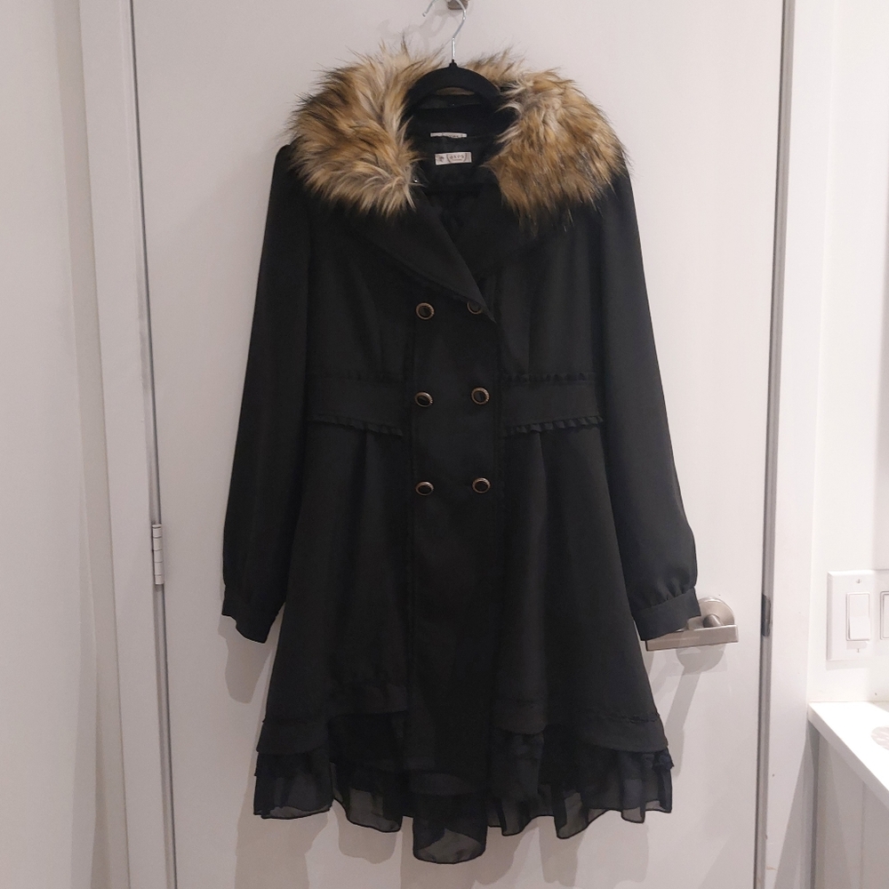 Axes Femme Black Coat with Fur